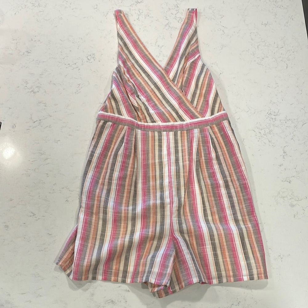 Adorable cotton romper. Size M. Never worn!